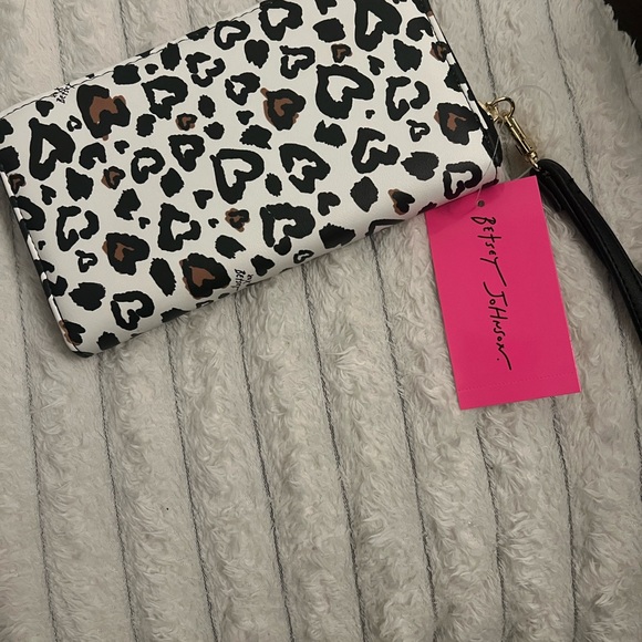 Betsey Johnson Black and Brown Leopard Print Wristlet - Picture 3 of 6